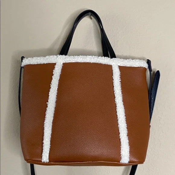 ANN KLEIN Sherpa Faux Leather small crossbody tote bag like new!!! ⭐️⭐️❤️ - Picture 5 of 9
